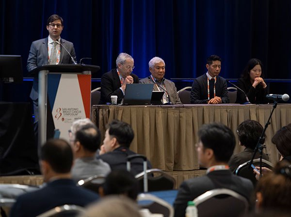 San Antonio, TX - SABCS 2025 San Antonio Breast Cancer Symposium @ SABCS Speakers and attendees during Poster Spotlight 6: Tools for Predicting Response and Outcomes with Neoadjuvant Therapy here today, Thursday December 11, 2025. during the San Antonio Breast Cancer Symposium being held at the Henry B. Gonzalez Convention Center in San Antonio, TX. The symposium features physicians, researchers, patient advocates and healthcare professionals from over 90 countries with the latest research on breast cancer treatment and prevention. Photo by © MedMeetingImages/Todd Buchanan 2025 Technical Questions: todd@medmeetingimages.com
