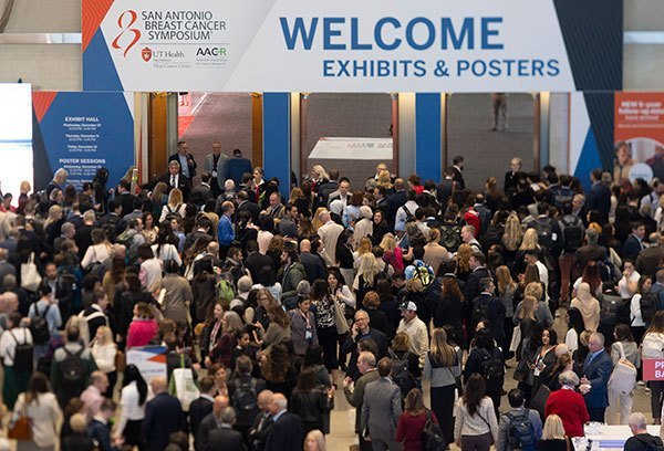 San Antonio, TX - SABCS 2025 San Antonio Breast Cancer Symposium @ SABCS Speakers and attendees during General views here today, Thursday December 11, 2025. during the San Antonio Breast Cancer Symposium being held at the Henry B. Gonzalez Convention Center in San Antonio, TX. The symposium features physicians, researchers, patient advocates and healthcare professionals from over 90 countries with the latest research on breast cancer treatment and prevention. Photo by © MedMeetingImages/Todd Buchanan 2025 Technical Questions: todd@medmeetingimages.com