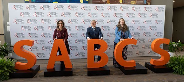 San Antonio, TX - SABCS 2025 San Antonio Breast Cancer Symposium @ SABCS Speakers and attendees during General views here today, Thursday December 11, 2025. during the San Antonio Breast Cancer Symposium being held at the Henry B. Gonzalez Convention Center in San Antonio, TX. The symposium features physicians, researchers, patient advocates and healthcare professionals from over 90 countries with the latest research on breast cancer treatment and prevention. Photo by © MedMeetingImages/Todd Buchanan 2025 Technical Questions: todd@medmeetingimages.com