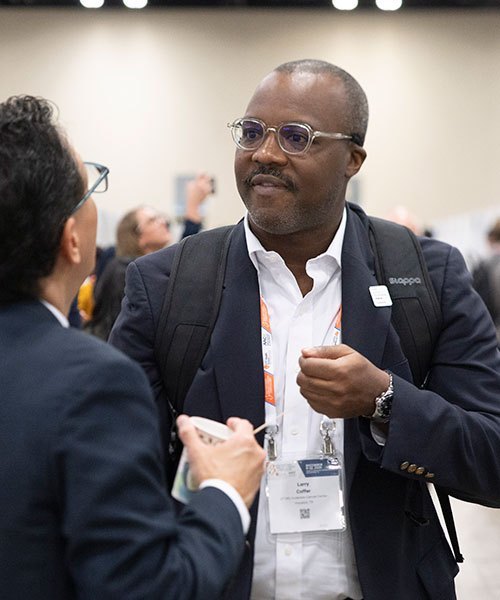 San Antonio, TX - SABCS 2025 San Antonio Breast Cancer Symposium @ SABCS Presenters and attendees during Poster Session here today, Thursday December 11, 2025. during the San Antonio Breast Cancer Symposium being held at the Henry B. Gonzalez Convention Center in San Antonio, TX. The symposium features physicians, researchers, patient advocates and healthcare professionals from over 90 countries with the latest research on breast cancer treatment and prevention. Photo by © MedMeetingImages/Todd Buchanan 2025 Technical Questions: todd@medmeetingimages.com